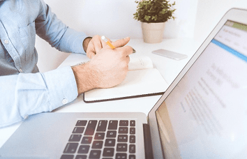 Site web affiché sur plusieurs écrans